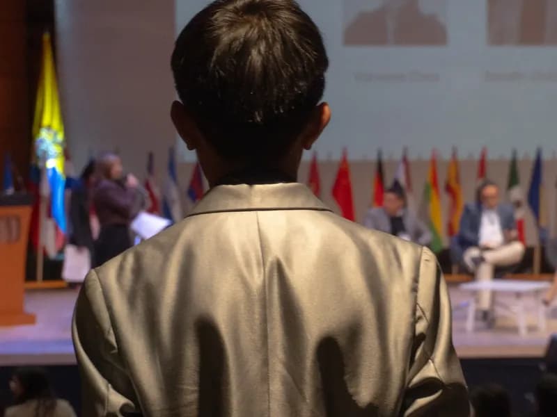 CBU - EDUCACIÓN Y DEMOCRACIA