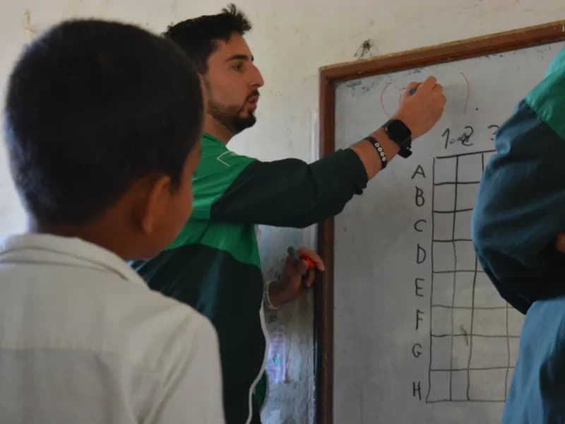 TEORÍAS Y RETOS DEL APRENDIZAJE